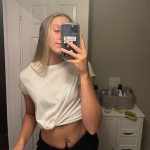 white cropped tee